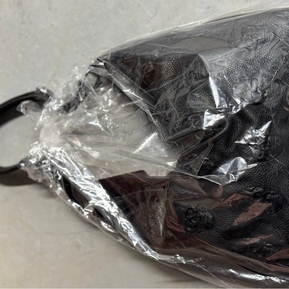 IO Pelle embossed skull leather hobo - Picture 5 of 5